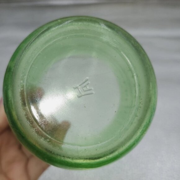 Hazel Atlas Green Depression Glass 2 Cup Measuring Cup Uranium glows black light - Picture 6 of 8